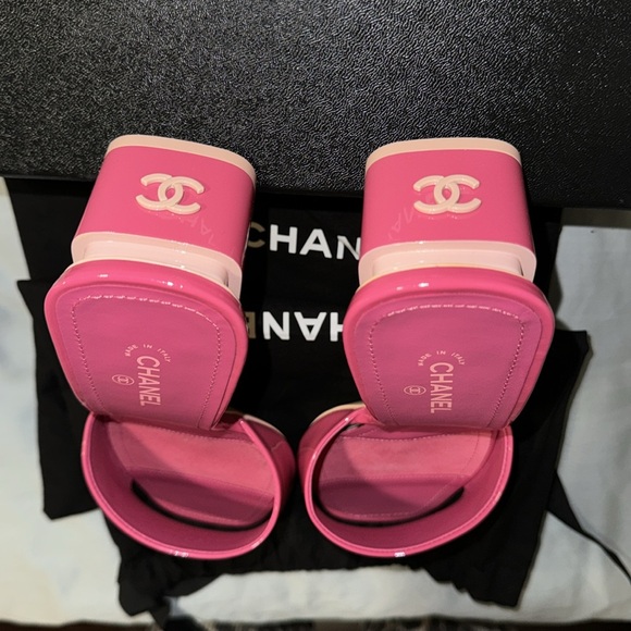 CHANEL calfskin CC mules - Picture 4 of 11